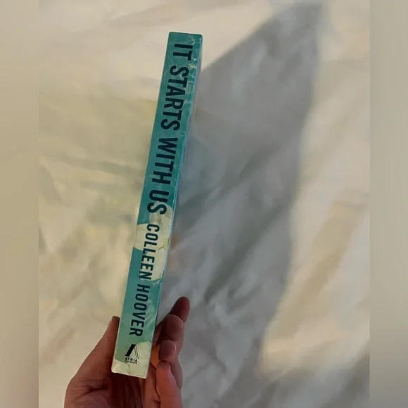 It Starts With Us by Colleen Hoover - Picture 3 of 4